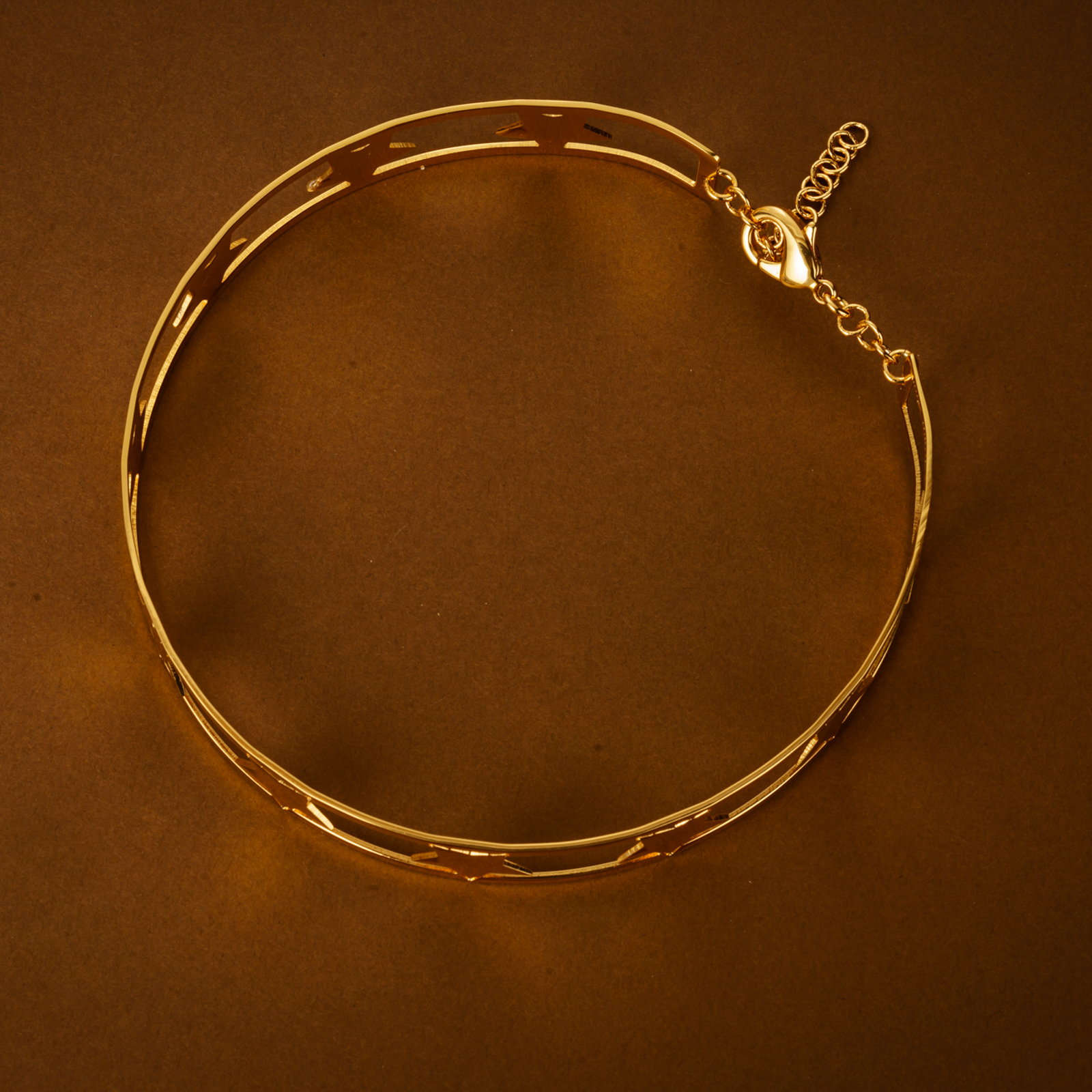 Collana choker in bronzo con stelle